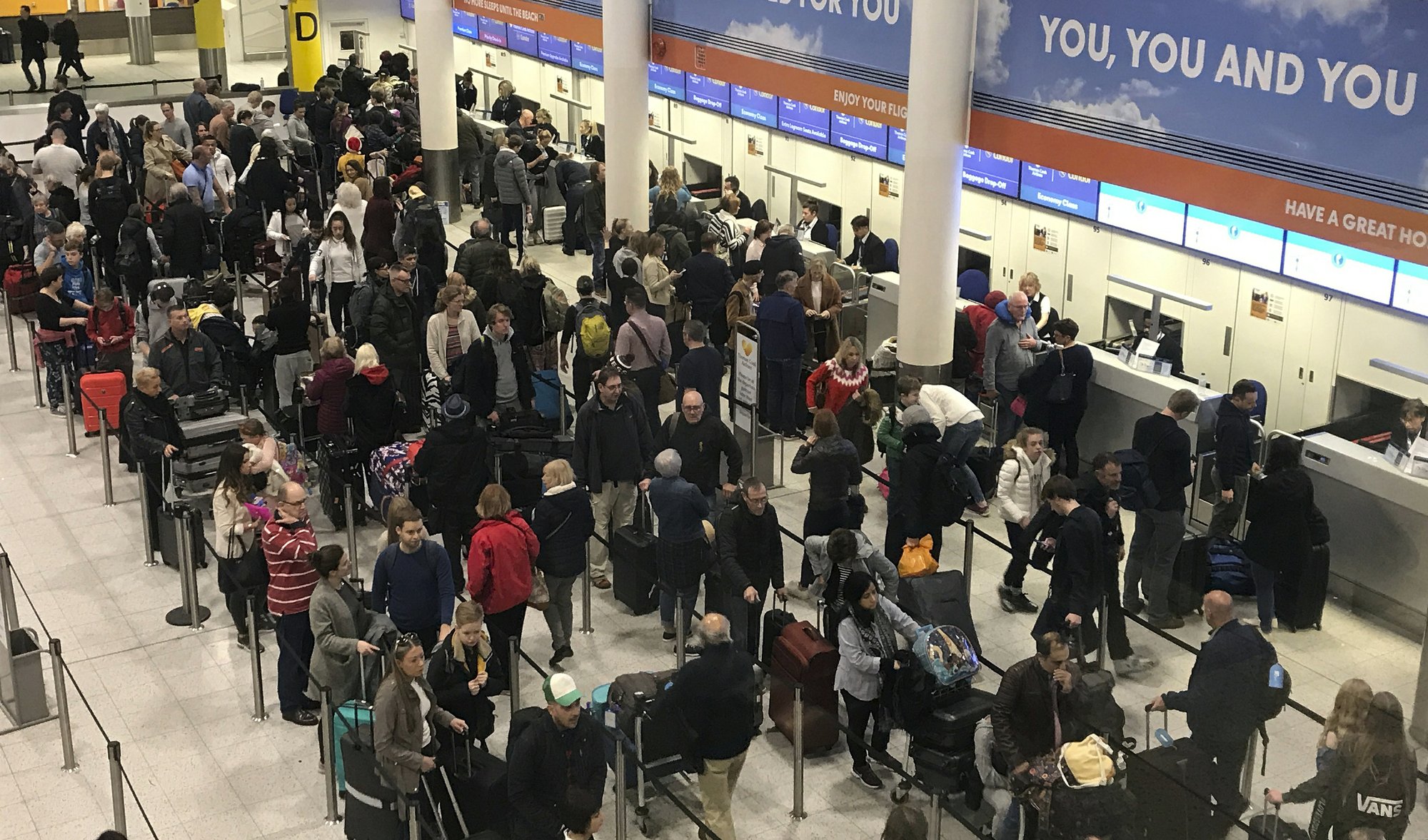 Flights Resume Following Another Drone Report At London Gatwick - 