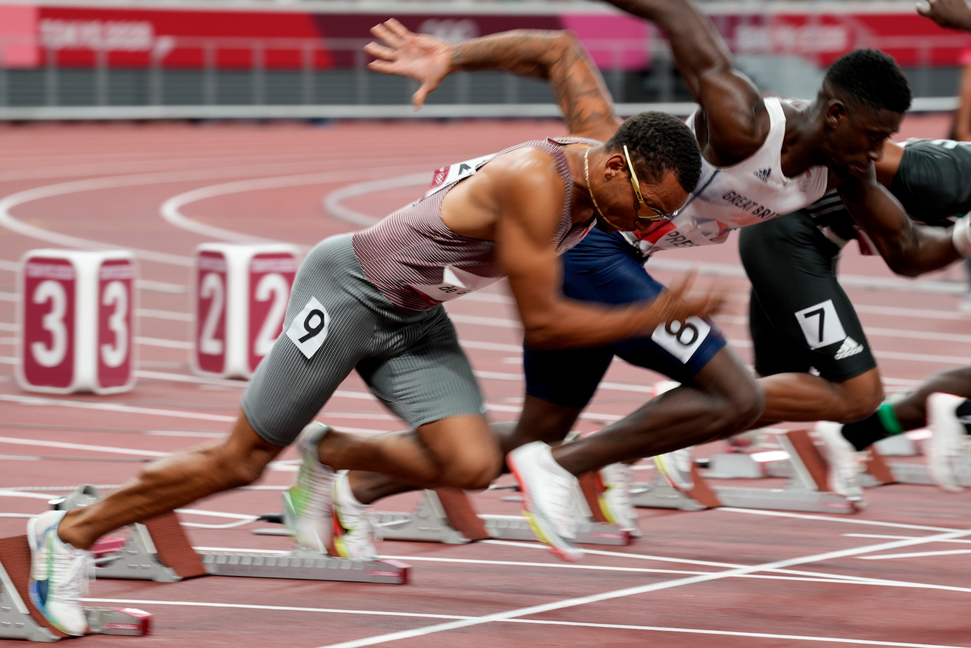 Andre De Grasse cruises into Olympic 100m semifinal with season-best time 