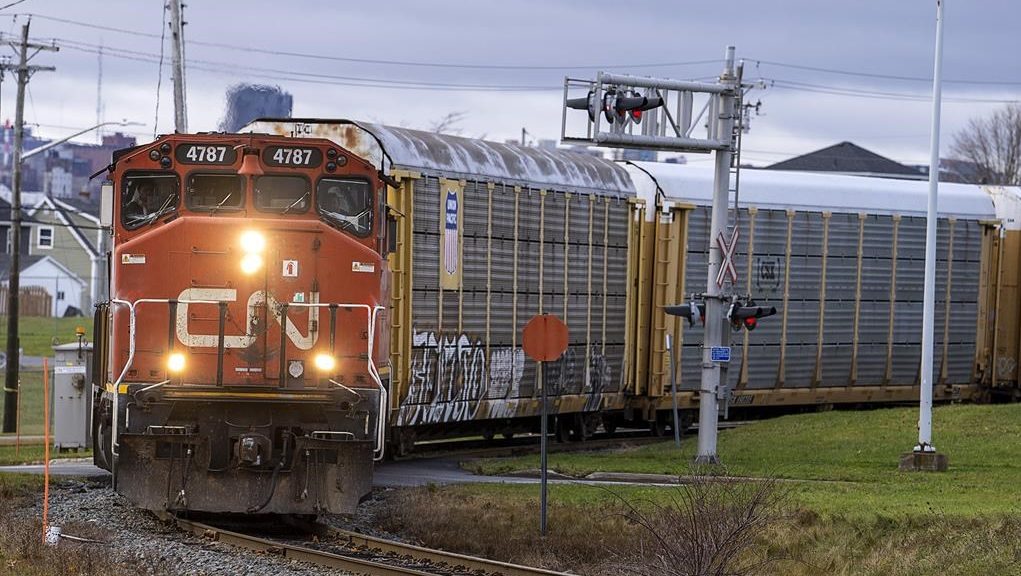 CN, CPKC workers approve strike mandate, as possible work stoppage looms