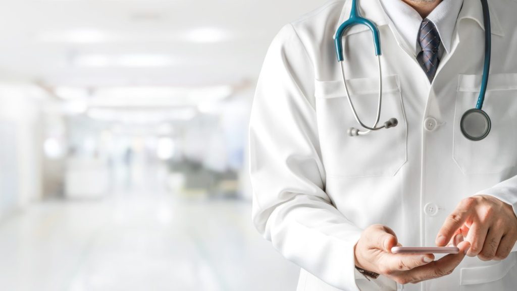 Manitoba commits to hiring 100 doctors