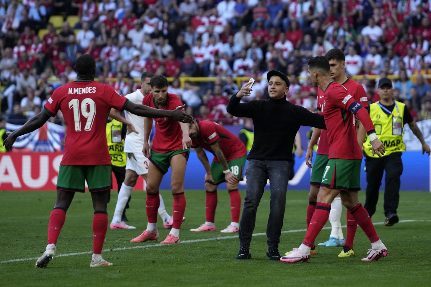 Four fans get on field for selfies with Cristiano Ronaldo during