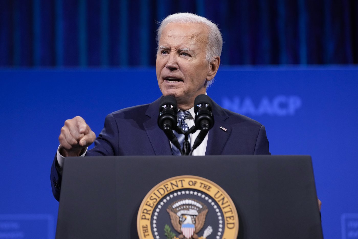 Obama, Pelosi and Democrats make a fresh push for Biden to reconsider