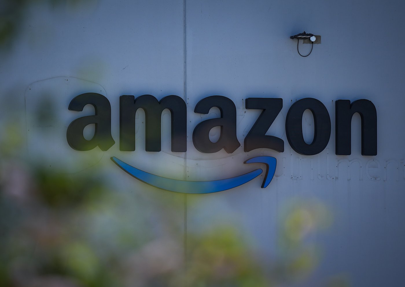 Amazon cloud computing outage disrupts Snapchat, Fortnite and many other  online services