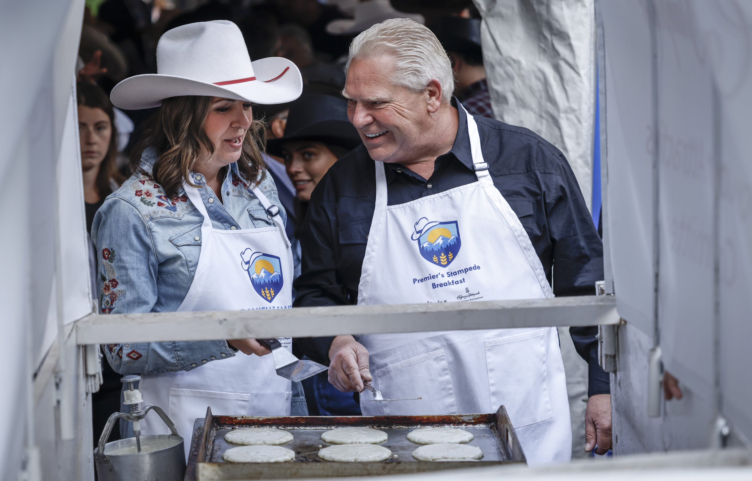 Alberta, Ontario premiers announce proposed route for crude oil pipeline and energy corridor