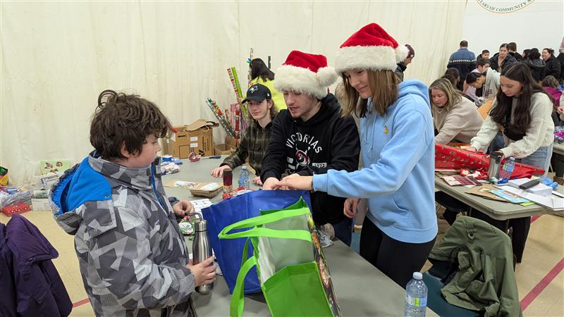 Greendell Park Community Centre hosts annual children’s shopping spree