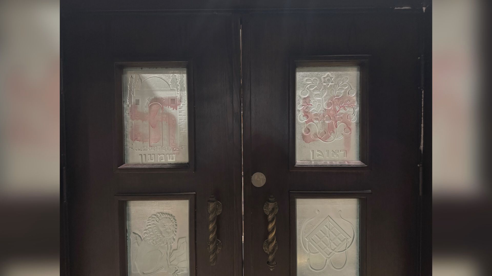 Winnipeg synagogue defies antisemitic graffiti vandalism