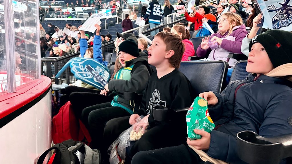 Winnipeg students take in Moose hockey game at Canada Life Centre in mental-health initiative