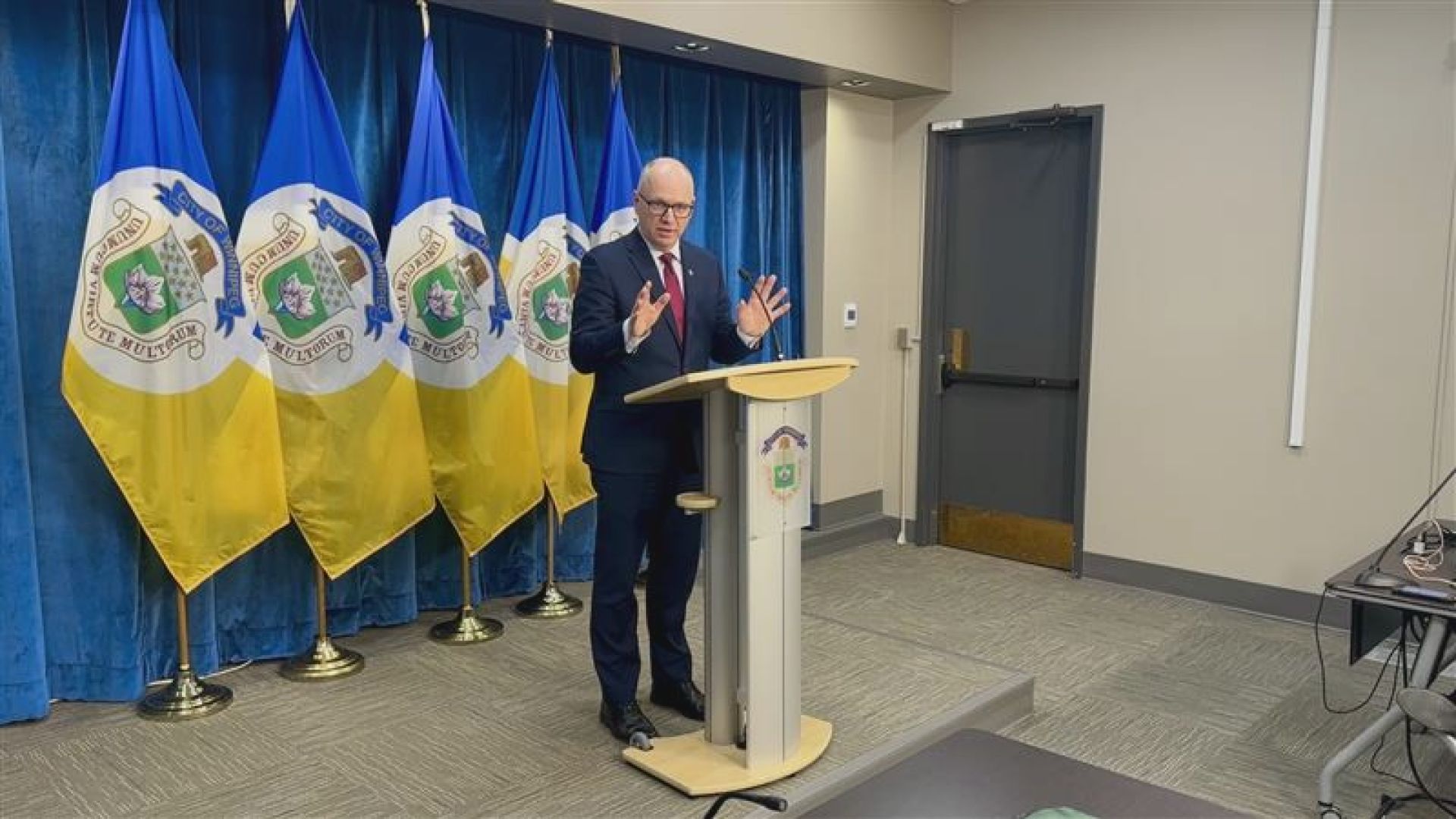 Winnipeg council votes to maintain ties with U.S. partners amid trade tensions