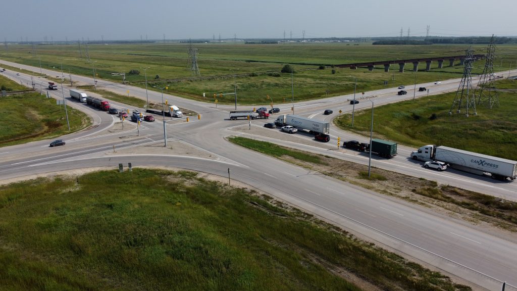 Man in 20s dead in highway crash outside Winnipeg involving pickup trucks, semi-trailer