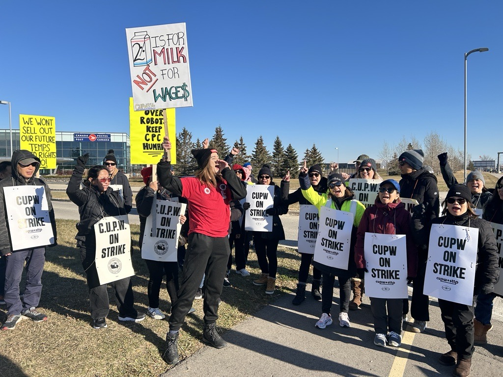 Winnipeggers react to Canada Post strike