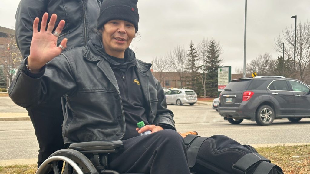 ‘This can’t be happening’: Manitoba man recounts waking up to find wrong leg amputated