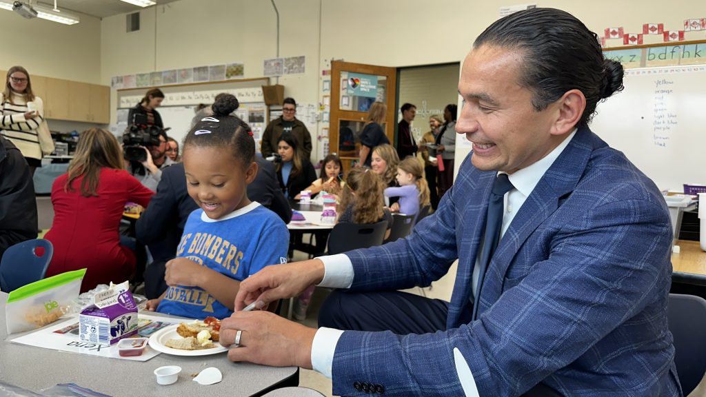 Nearly 20,000 more children can be fed at school as Manitoba becomes 2nd province to join federal program