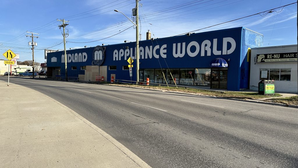 Midland Appliance World boarded up