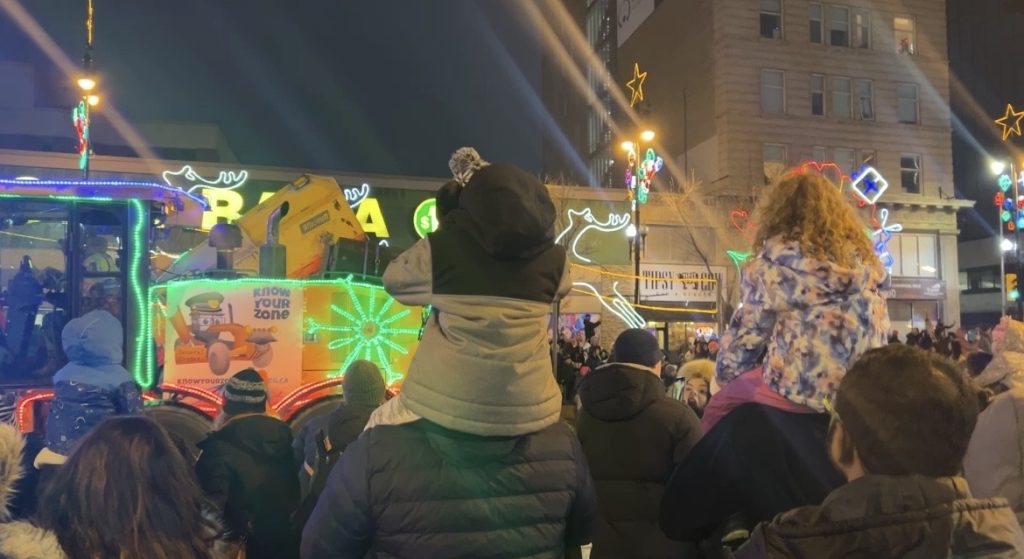 Annual Santa Claus parade brings Christmas cheer to Winnipeg