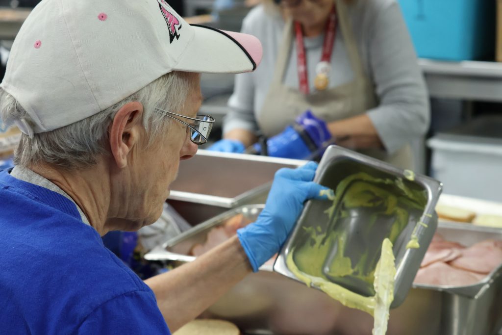 Siloam Mission hosts early Thanksgiving