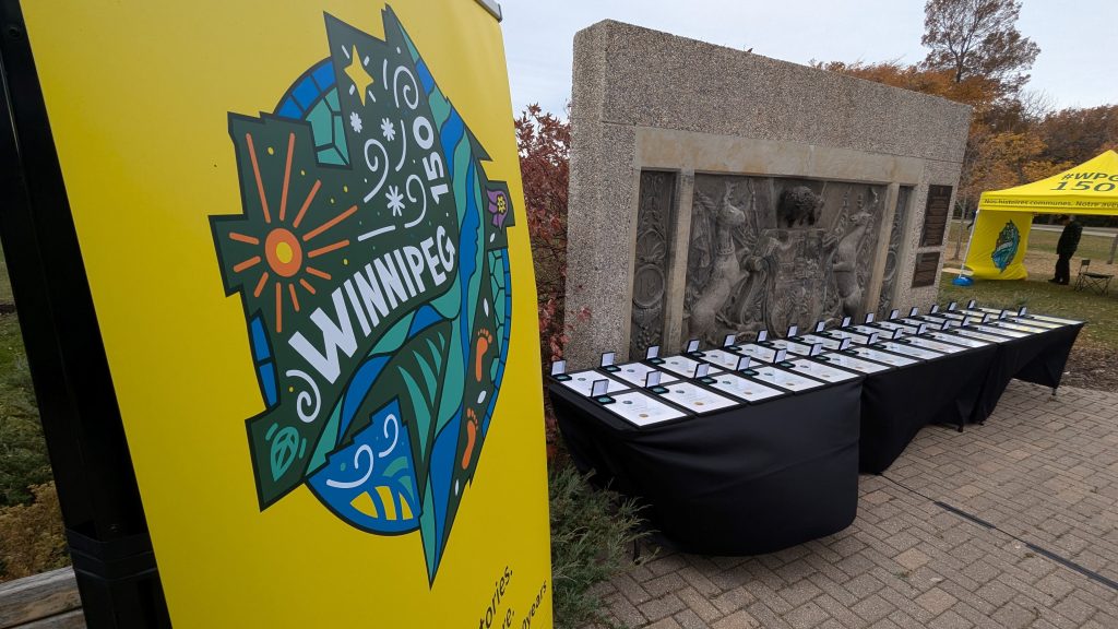 Deserving Winnipeggers dedicated to their community receive medals from mayor