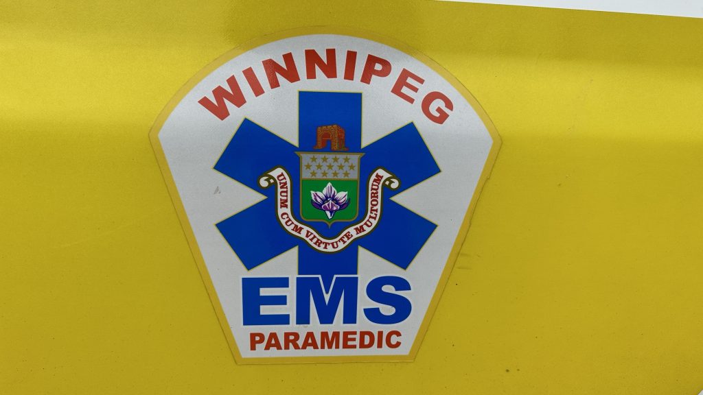 Woman in 30s seriously injured after stepping into traffic, Winnipeg police say