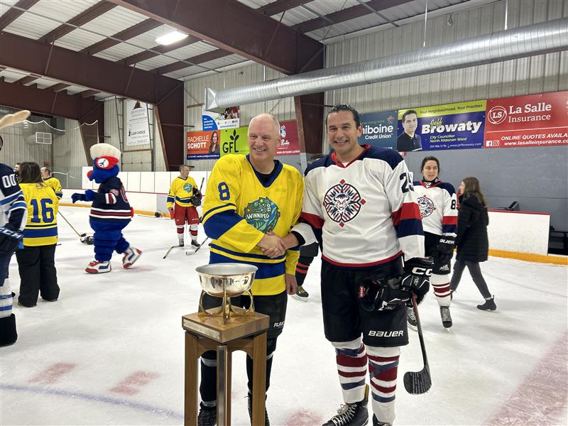 Premier Kinew and Mayor Gillingham face off in friendly hockey game for Winnipeg’s 150th anniversary