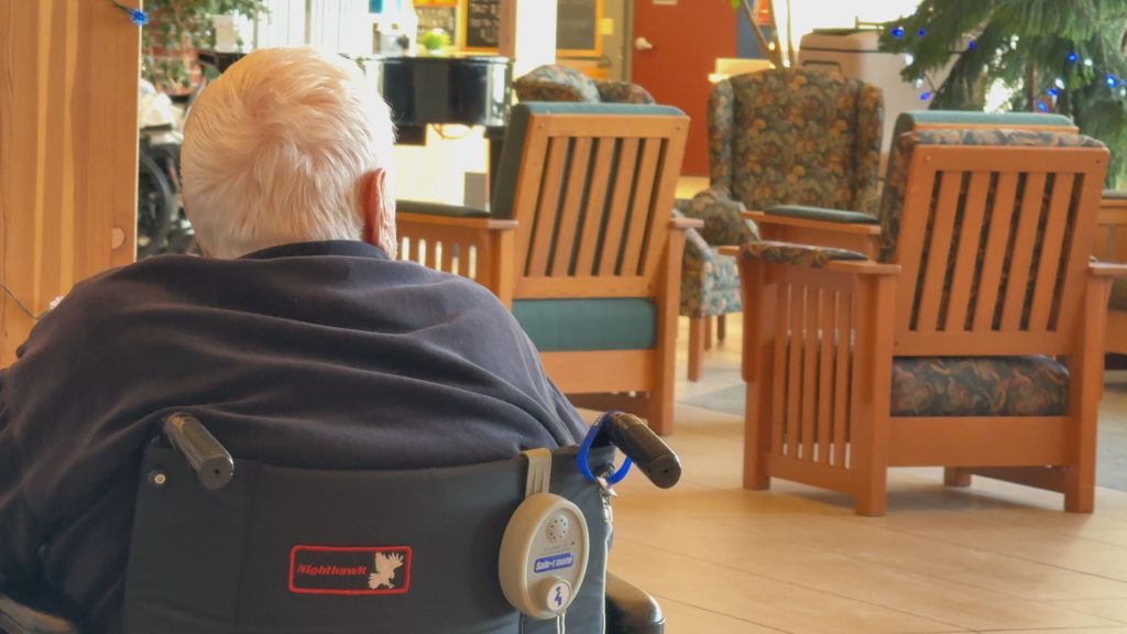 Canada Post strike impacting seniors in Winnipeg during this holiday season